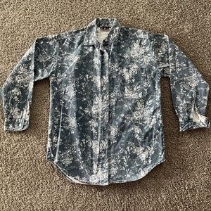 Women’s button up top